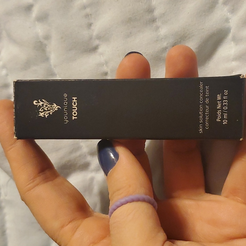 Younique Skin Concealer - Picture 2 of 3